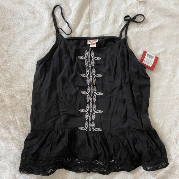 Mossimo Supply Co. Tops - Embroidered tank Lace Peplum Hem Cottagecore NWT